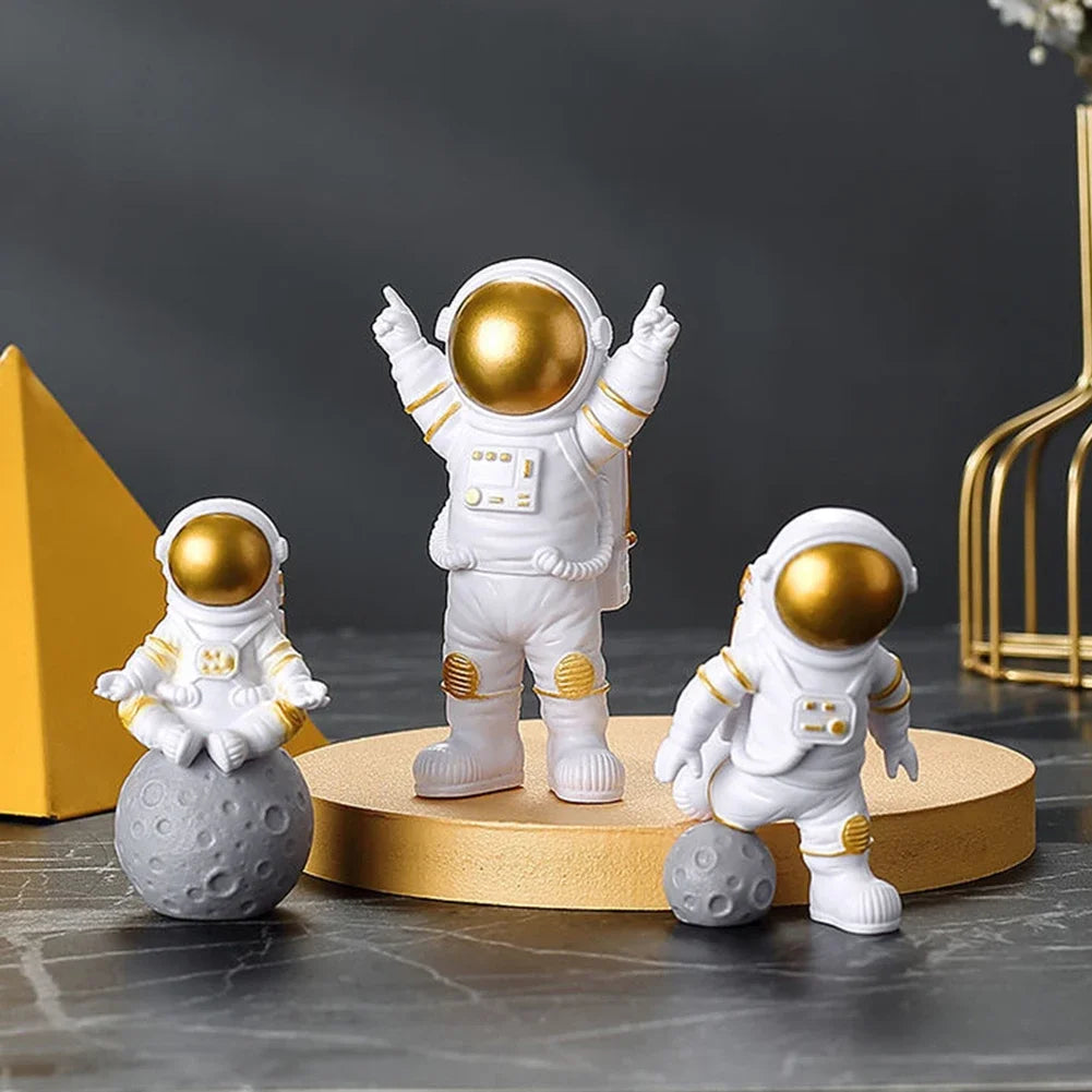 4 pcs Astronaut Figures