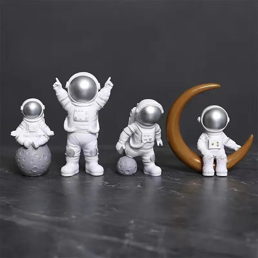 4 pcs Astronaut Figures